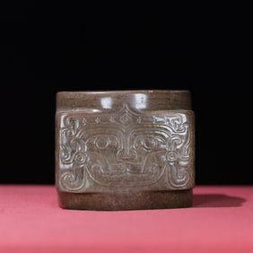 A piece of the god jade cong of the Warring States period