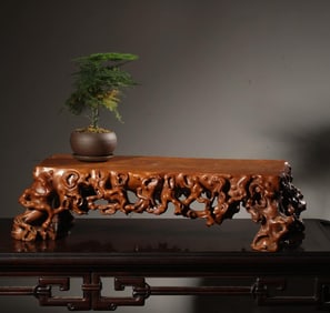 A piece of boxwood from the Qing Dynasty is intertwined and rectangular