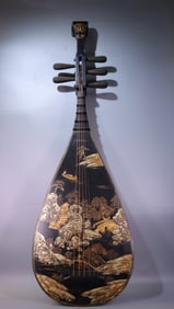 A large lacquered gilded painted pipa of the Qing Dynasty