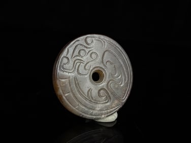 A dragon pattern jade jade from the Han Dynasty