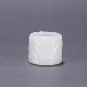 A piece of Qing Dynasty Hetian jade dragon pattern finger