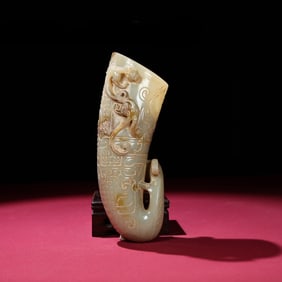 A Han Dynasty living pit full of Qin dragon cups