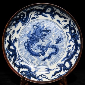 A Ming Xuande blue and white wrap dragon pattern plate