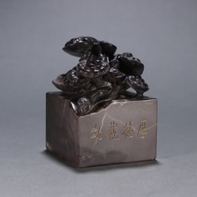 A Shoushan stone ganoderma button seal