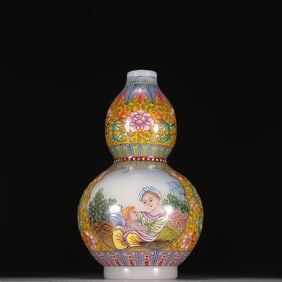A piece of Qing Dynasty material vessel painting enamel window story gourd bottle