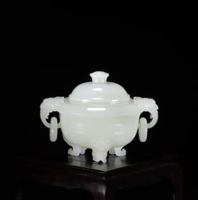 A Hetian jade live ring ear three-legged stove