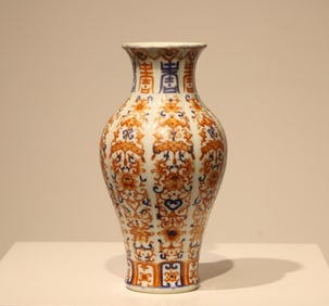 A Qing Dynasty blue and white alum red auspicious celebration has more than a melon edge