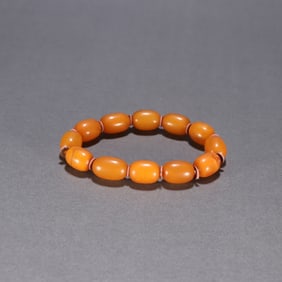 A Qing Dynasty beeswax date bead bracelet