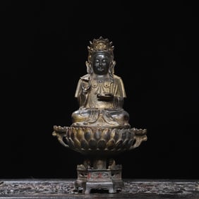 A bronze gold split Guanyin statue in the Qing Dynasty