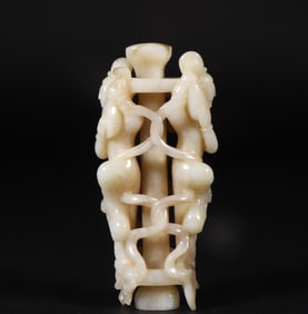 A Han Dynasty Hetian jade carved figure ornament