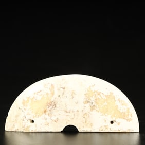 A piece of Han Dynasty lying withered