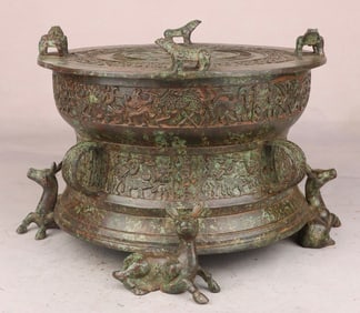 A bronze frog drum of the Western Zhou Dynasty