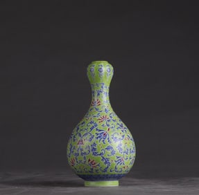 A Qing Dynasty Qianlong enamel color jade green anchovy garlic bottle