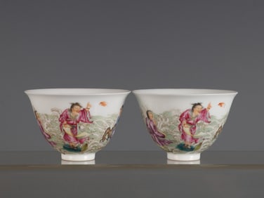A pair of Yunlong cups secretly engraved in the golden toad of the Yongzheng era of the Qing Dynasty