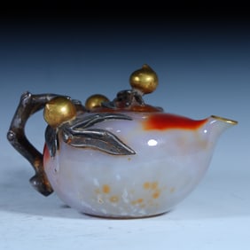 A Qing Dynasty agate inlaid gold and silver pot