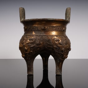 A bronze tripod of the Han Dynasty