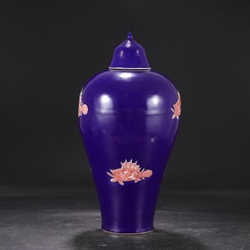 A large plum bottle with a lid in the red fish pattern in the glaze of the Yuan Dynasty