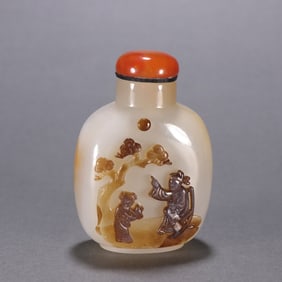 A snuff bottle of Qing Dynasty agate character stories