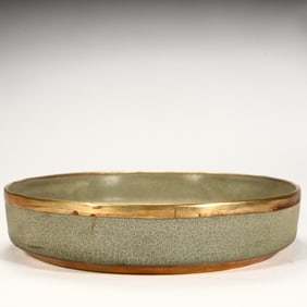 A piece of Song Dynasty celadon open piece gilt folded edge wash