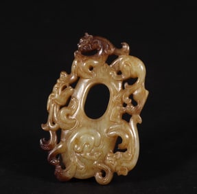 A piece of ancient Hetian jade chicken core pendant