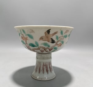 A goblet with colorful flower and bird patterns in the Xuande period of the Ming Dynasty