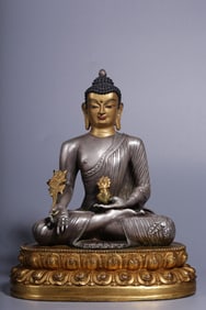 A seated statue of the Medicine Buddha in the Qing Dynasty with copper gilt and silver