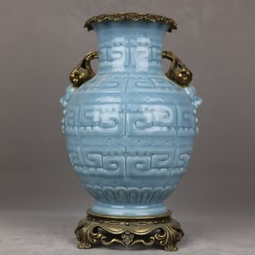 A azure glaze copper-inlaid pomegranate amphora lion head