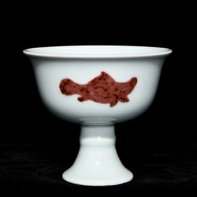 A Ming Xuande glazed red three-fish pattern goblet