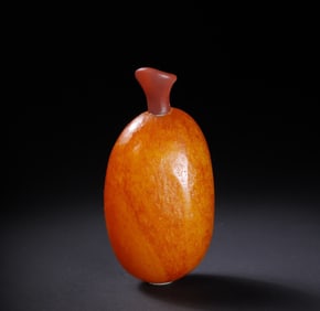 A piece of Hetian jade snuff bottle