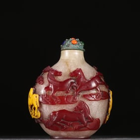 A Qing Dynasty glazed tire horse pattern snuff bottle
