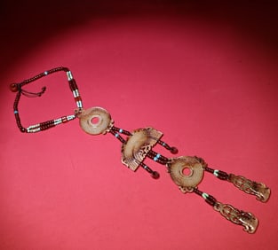 A Han Dynasty combination with a West horse bead necklace