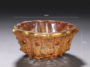 A Qing Dynasty crystal-inlaid gold-laid gemstone bowl