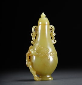 A Hetian topaz plum pattern bottle