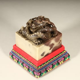 A Qing Dynasty boutique Shoushan stone dragon button seal