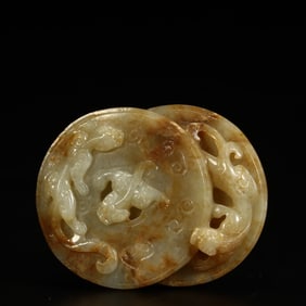A double wall of Qing Dynasty Hetian jade dragon pattern