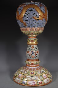 A Qing Dynasty Qianlong hollow rotary core crown frame