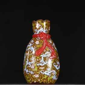 A Qing Dynasty glazed painting enamel dragon pattern baggage bottle