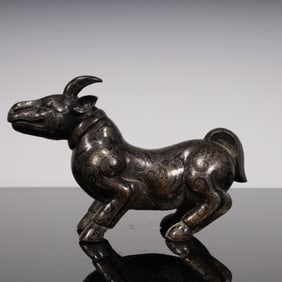 A Hancuo gold and silver mythical beast