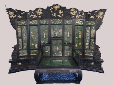 A Qing Dynasty throne screen