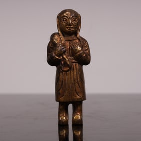 A bronze statue of the Han Dynasty