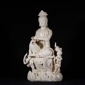 A statue of Guanyin in the Ming Dynasty Dehua kiln tooth yellow boy