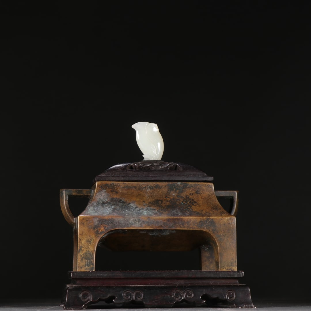 A Ming Xuande copper tire table aromatherapy stove: Ming Xuande copper tire table aromatherapy stove SIZE: H:14.5cm W:13.4cm W:1056.4g (The Dimensions Of All Batches Are Manually Measured.If You Need More Detailed Information, Please Contact Our Custom