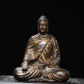 A statue of Amitabha Buddha in the Qing Dynasty