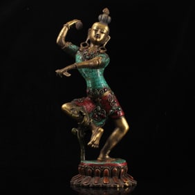 A copper-inlaid gemstone station Tara protector