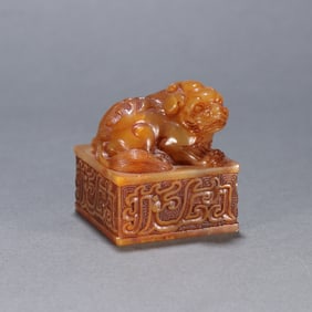 A Qing Dynasty Tian Huangshi auspicious beast button seal