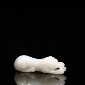 A piece of Hetian jade lying dog