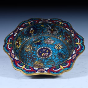 A Qing Dynasty cloisonné enamel eight treasure pattern decorated with sunflower mouth plate