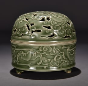 A Qing Dynasty Qianlong bean celadon carving Hongfu Qi Tiantu aromatherapy