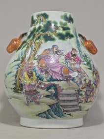 A pastel figure made in the Qianlong year of the Qing Dynasty Guan Gong captured the deer head