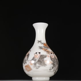 A Qing Dynasty material vessel ink color boy chess picture bottle